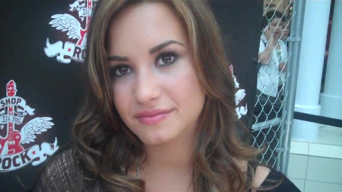 Demi Lovato_ Very Fashionable And  Pretty During An Interview 0564