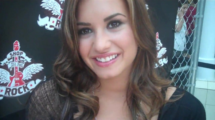 Demi Lovato_ Very Fashionable And  Pretty During An Interview 0361