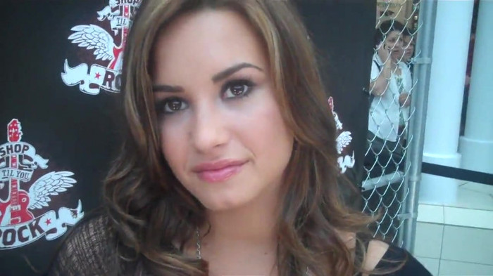 Demi Lovato_ Very Fashionable And  Pretty During An Interview 0565
