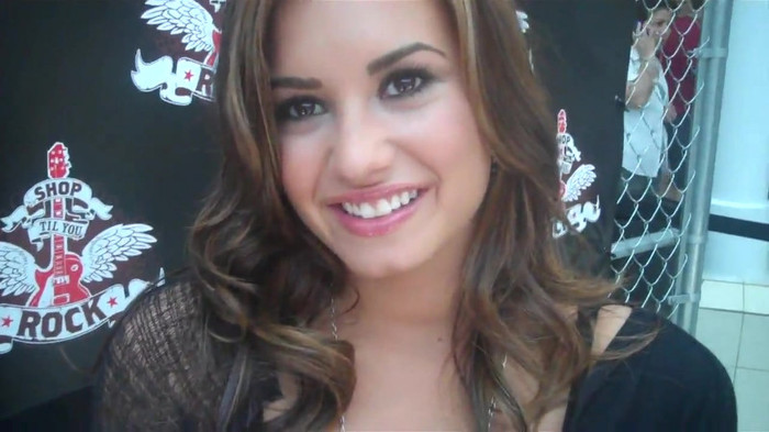 Demi Lovato_ Very Fashionable And  Pretty During An Interview 0363