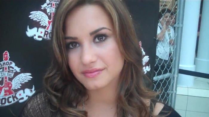 Demi Lovato_ Very Fashionable And  Pretty During An Interview 0569