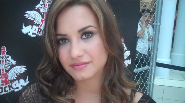 Demi Lovato_ Very Fashionable And  Pretty During An Interview 0571