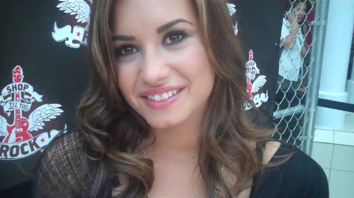 Demi Lovato_ Very Fashionable And  Pretty During An Interview 0374