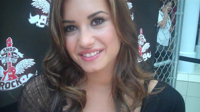 Demi Lovato_ Very Fashionable And  Pretty During An Interview 0376