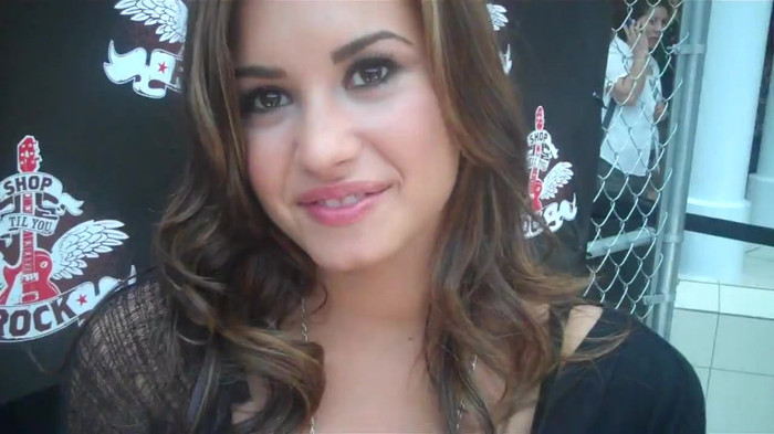 Demi Lovato_ Very Fashionable And  Pretty During An Interview 0385