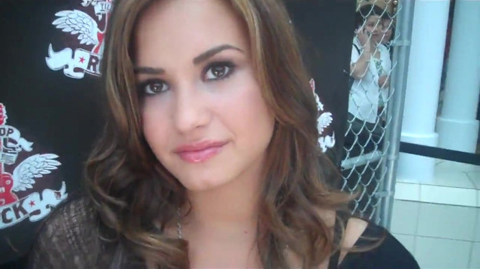 Demi Lovato_ Very Fashionable And  Pretty During An Interview 0592