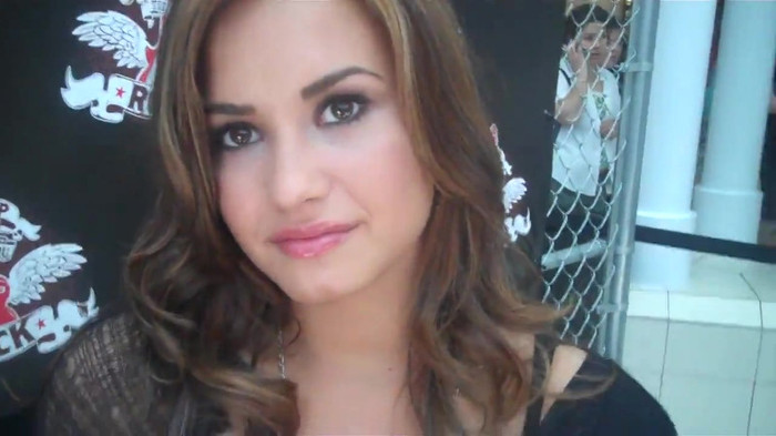 Demi Lovato_ Very Fashionable And  Pretty During An Interview 0593