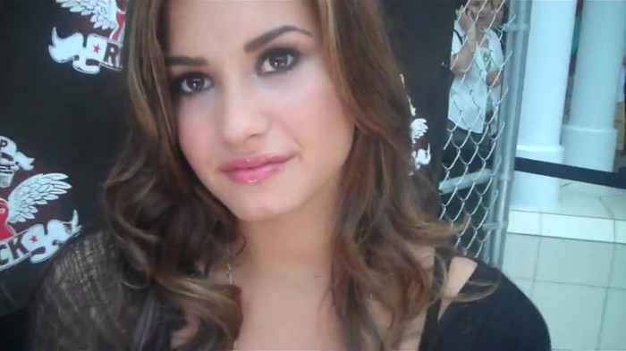 Demi Lovato_ Very Fashionable And  Pretty During An Interview 0598