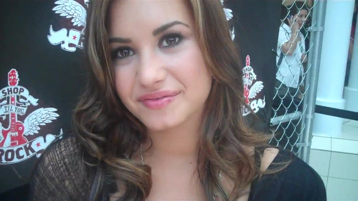 Demi Lovato_ Very Fashionable And  Pretty During An Interview 0397