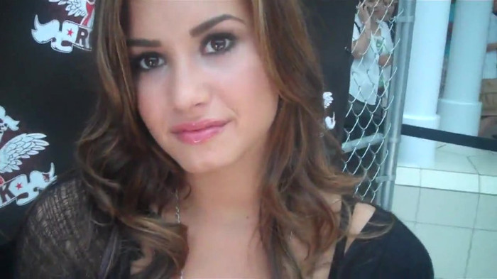 Demi Lovato_ Very Fashionable And  Pretty During An Interview 0605