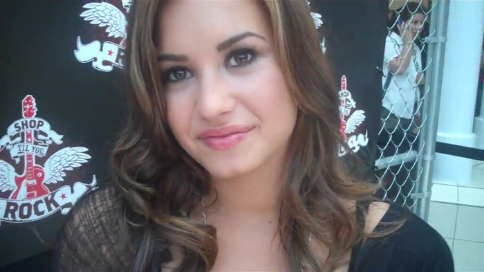 Demi Lovato_ Very Fashionable And  Pretty During An Interview 0403