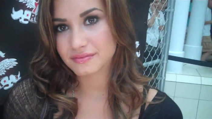 Demi Lovato_ Very Fashionable And  Pretty During An Interview 0607