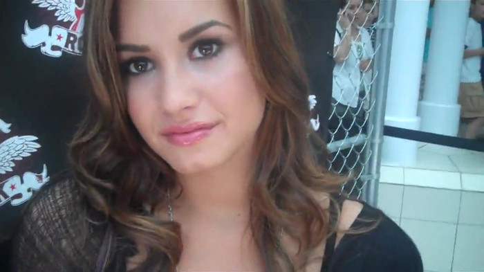 Demi Lovato_ Very Fashionable And  Pretty During An Interview 0608