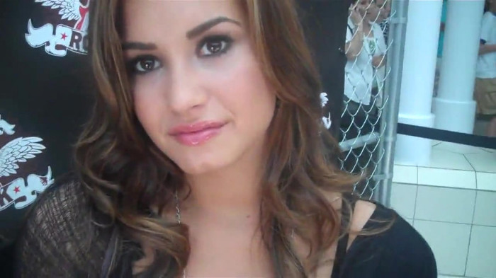 Demi Lovato_ Very Fashionable And  Pretty During An Interview 0610