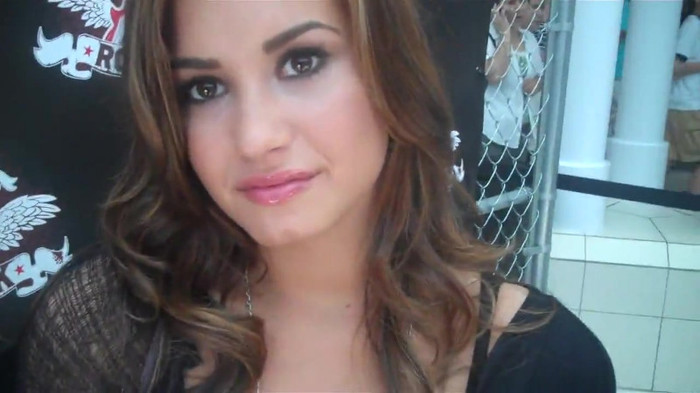 Demi Lovato_ Very Fashionable And  Pretty During An Interview 0613