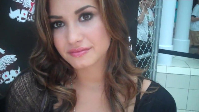 Demi Lovato_ Very Fashionable And  Pretty During An Interview 0616