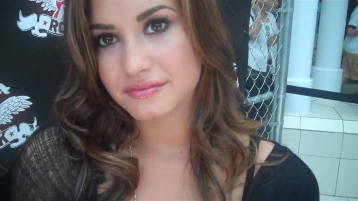 Demi Lovato_ Very Fashionable And  Pretty During An Interview 0618
