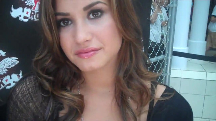 Demi Lovato_ Very Fashionable And  Pretty During An Interview 0619