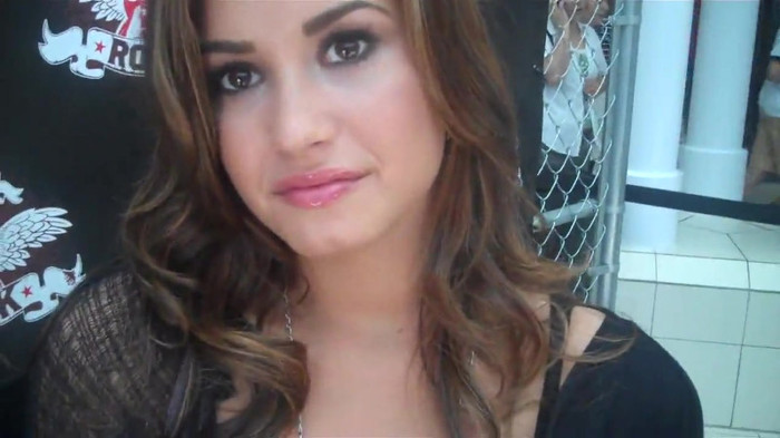 Demi Lovato_ Very Fashionable And  Pretty During An Interview 0622