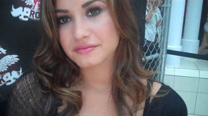 Demi Lovato_ Very Fashionable And  Pretty During An Interview 0623