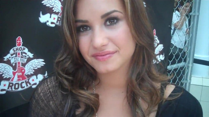 Demi Lovato_ Very Fashionable And  Pretty During An Interview 0423