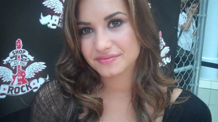 Demi Lovato_ Very Fashionable And  Pretty During An Interview 0426