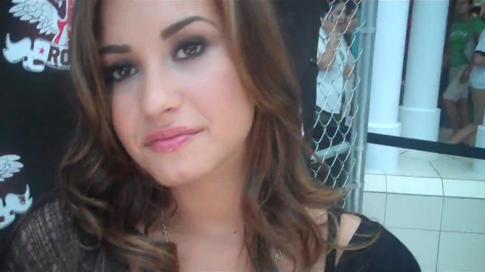 Demi Lovato_ Very Fashionable And  Pretty During An Interview 0634