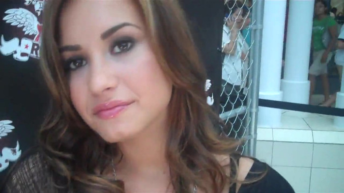 Demi Lovato_ Very Fashionable And  Pretty During An Interview 0639