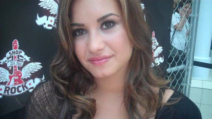 Demi Lovato_ Very Fashionable And  Pretty During An Interview 0441 Demi Lovato_ Very Fashionable And  Pretty During An Interview 0441