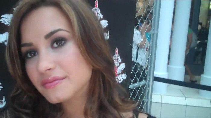 Demi Lovato_ Very Fashionable And  Pretty During An Interview 0653