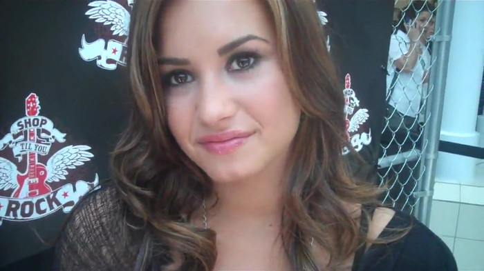 Demi Lovato_ Very Fashionable And  Pretty During An Interview 0446 Demi Lovato_ Very Fashionable And  Pretty During An Interview 0446