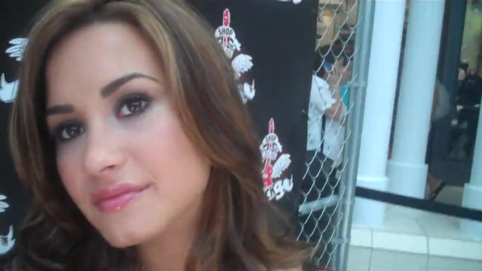 Demi Lovato_ Very Fashionable And  Pretty During An Interview 0659