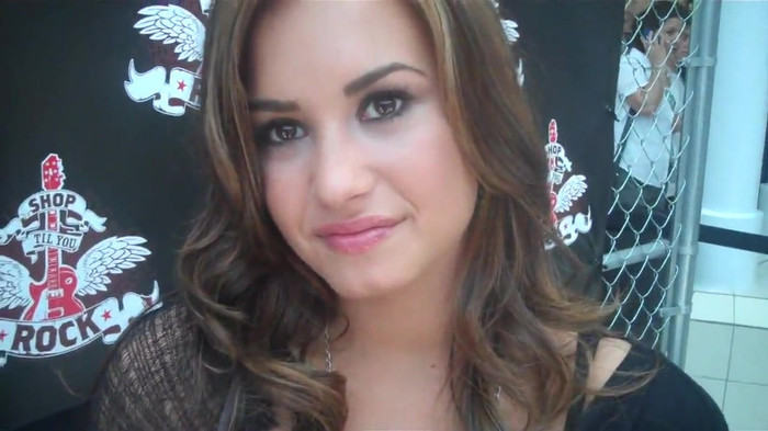 Demi Lovato_ Very Fashionable And  Pretty During An Interview 0452 Demi Lovato_ Very Fashionable And  Pretty During An Interview 0452