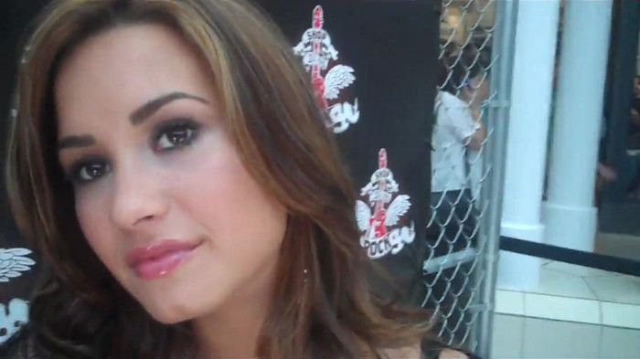 Demi Lovato_ Very Fashionable And  Pretty During An Interview 0668