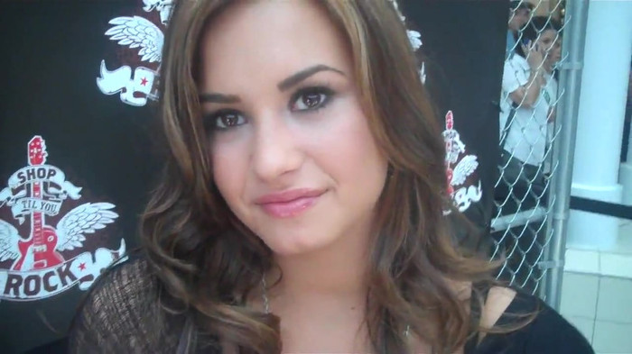 Demi Lovato_ Very Fashionable And  Pretty During An Interview 0458