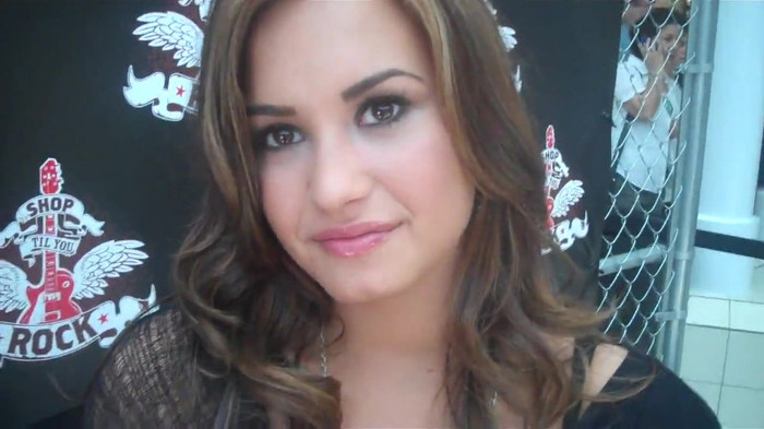 Demi Lovato_ Very Fashionable And  Pretty During An Interview 0460