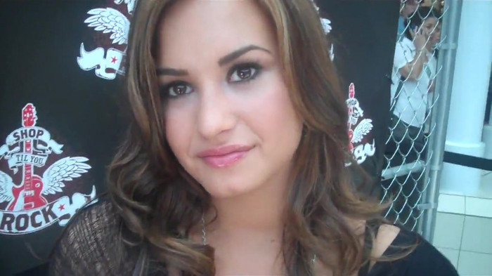 Demi Lovato_ Very Fashionable And  Pretty During An Interview 0464