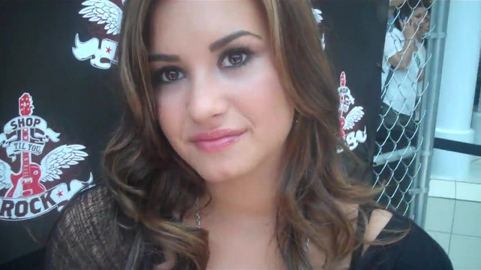 Demi Lovato_ Very Fashionable And  Pretty During An Interview 0473