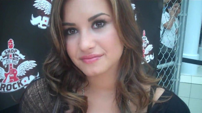 Demi Lovato_ Very Fashionable And  Pretty During An Interview 0474