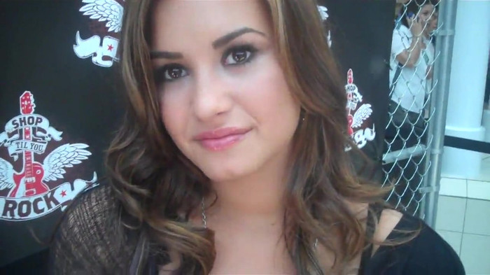 Demi Lovato_ Very Fashionable And  Pretty During An Interview 0475