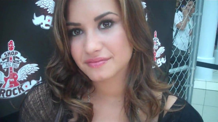 Demi Lovato_ Very Fashionable And  Pretty During An Interview 0480