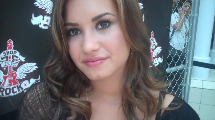 Demi Lovato_ Very Fashionable And  Pretty During An Interview 0482