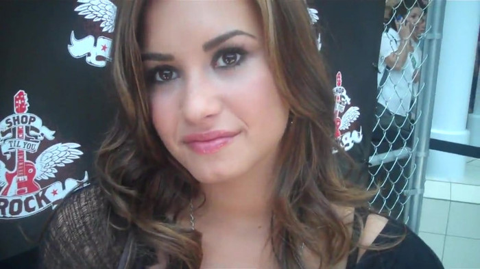 Demi Lovato_ Very Fashionable And  Pretty During An Interview 0486