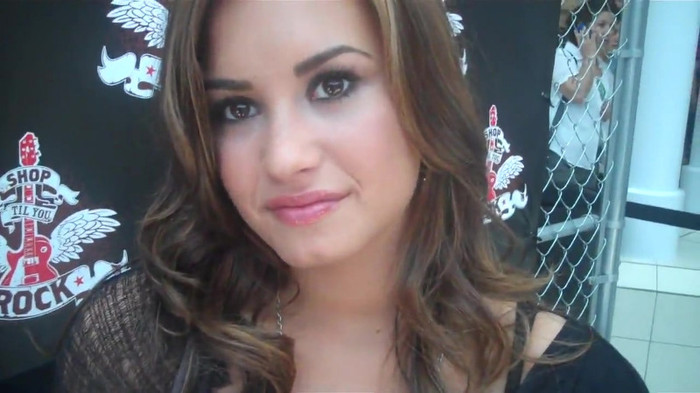 Demi Lovato_ Very Fashionable And  Pretty During An Interview 0488