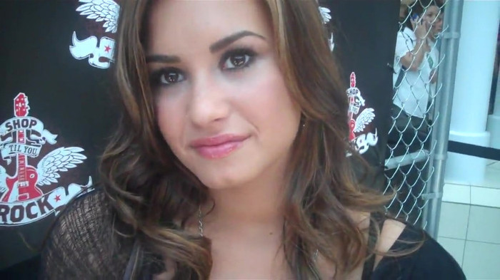 Demi Lovato_ Very Fashionable And  Pretty During An Interview 0490