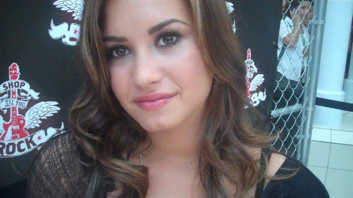 Demi Lovato_ Very Fashionable And  Pretty During An Interview 0498
