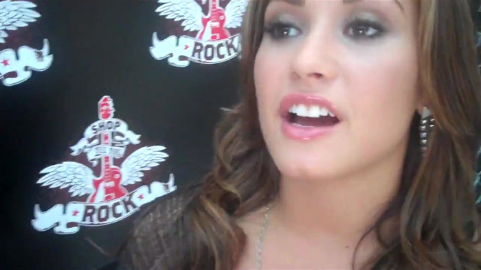 Demi Lovato_ Very Fashionable And  Pretty During An Interview 0998