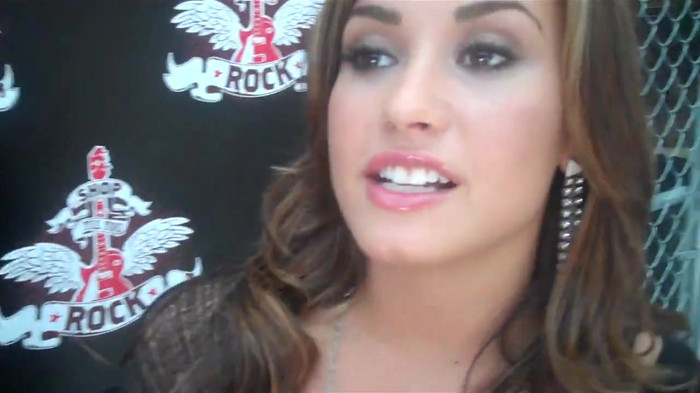 Demi Lovato_ Very Fashionable And  Pretty During An Interview 1004