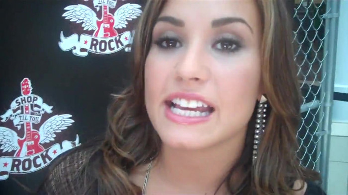 Demi Lovato_ Very Fashionable And  Pretty During An Interview 1014