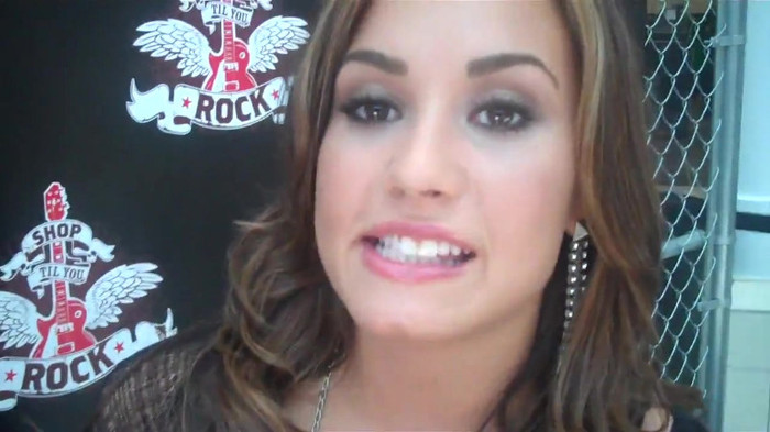 Demi Lovato_ Very Fashionable And  Pretty During An Interview 1018
